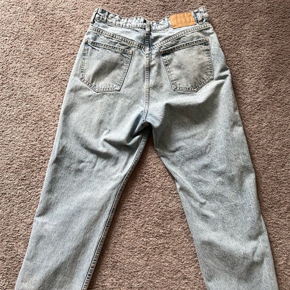 Zara light washed mom jeans - Picture 3 of 3